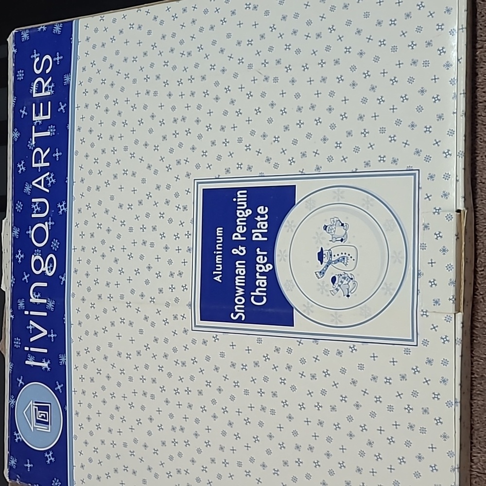 Living quarters aluminum snowmen & penguin charger plate